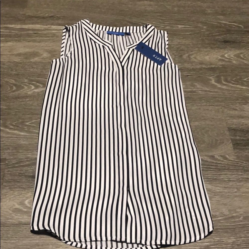 Bundles only! NWT Apt 9 shell—xs